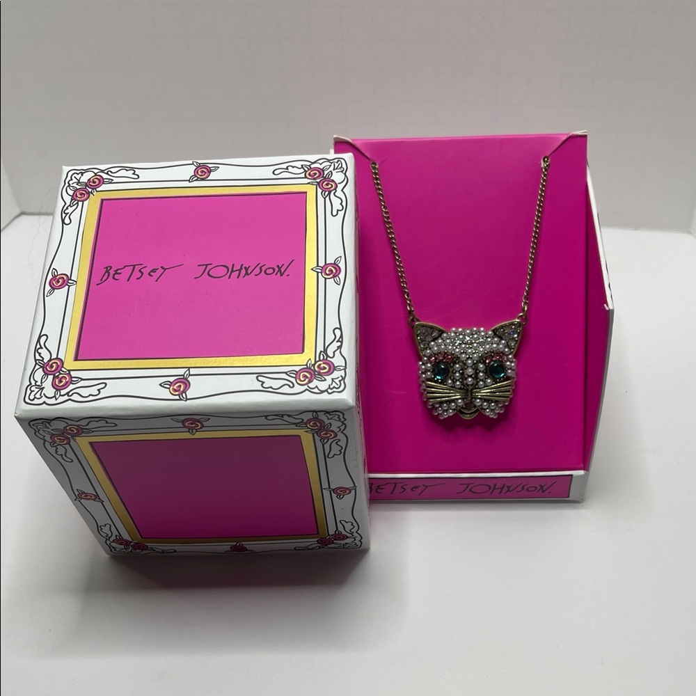 Betsey Johnson Vintage Gold Tone Cat Necklace with Faux Pearls and Rhinestones - Picture 7 of 9